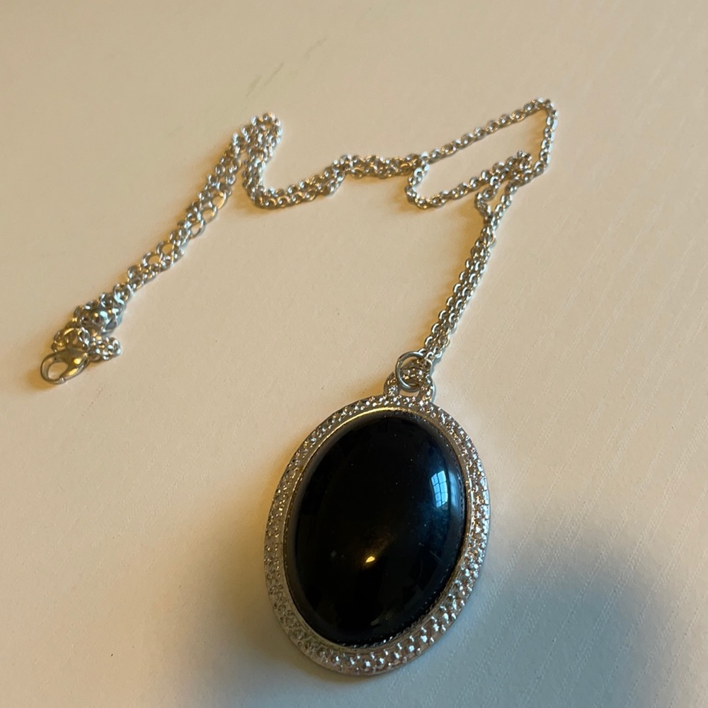 18” necklace black oval pendant